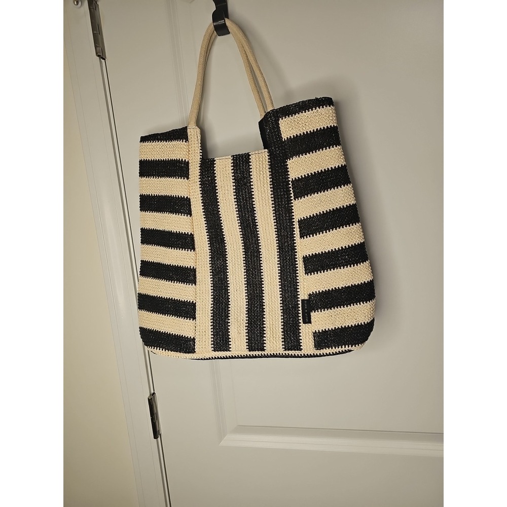 DSW~Kelly & Katie   Black & Beige‎ Tote Bag. NWOT